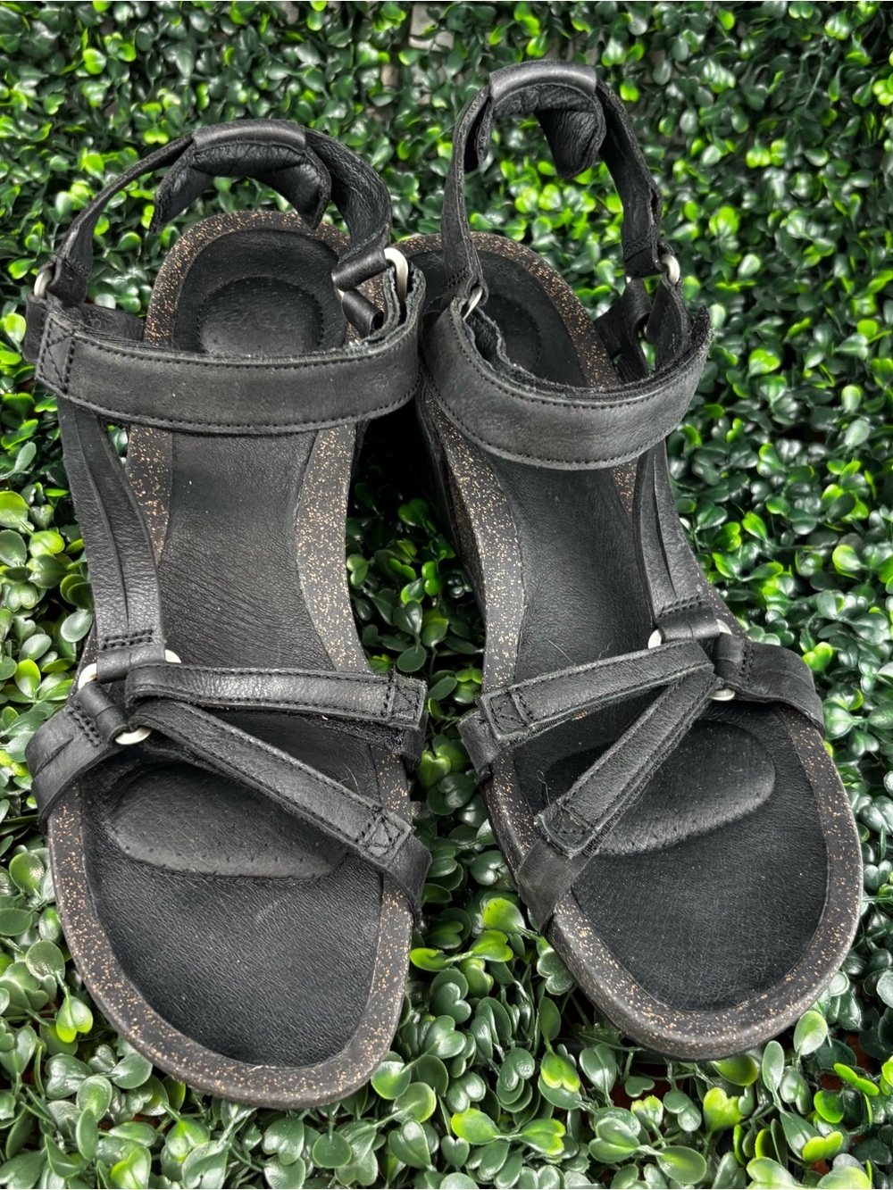 TEVA BLACK STRAP SANDALS Size 11 Woman